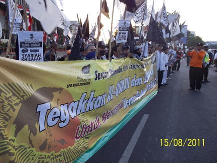 Peserta Long March tiba di Kantor DPRD Jawa Timur