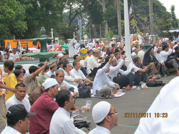 semangat peserta rapat akbar ....