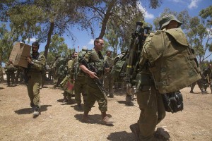 israeli-forces-move-towards-gaza-border-JULY-2014-2