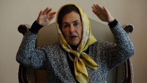 Rula Ghani atau dikenal sebagai Bibi Gul mendukung pelarangan niqab di Prancis