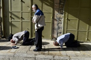 Al Aqsa compound closed to all Muslims by Israeli authorities