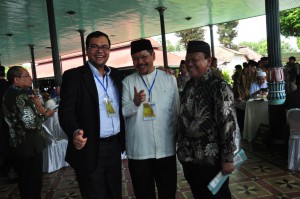 Ustadz Ismail Yusanto beserta pimpinan ormas Islam di KUII ke 6