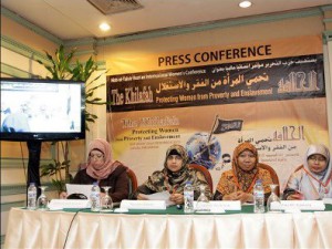 Muslimah Hizbut Tahrir pada konferensi perempuan Internasional di Tunisia 2012