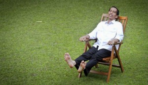 Jokowi duduk santai