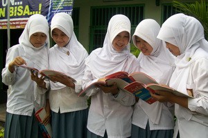 siswi sma berkerudung