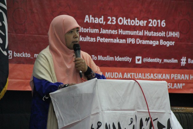 Pembicara 2, Ustazah Rezkiana Rahmayanti, SP