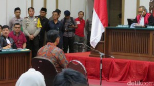 ahok di persidangan