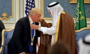 salman dan trump medali