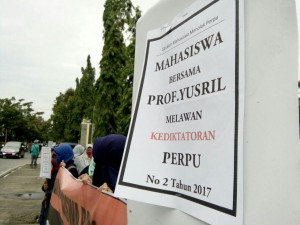 mahasiswa samarinda tolak perppu