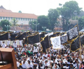 Seruan Penegakan Khilafah di Depan Kraton Kesultanan Yogyakarta