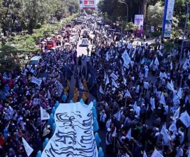 [FOTO] Di Tengah Berbagai Hambatan, HTI Sulsel Sukses Gelar Masirah Panji Rasulullah